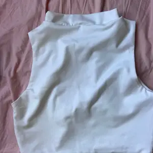 White cut out top, Limassol — Limassol - Kapsalos