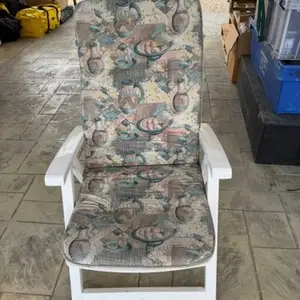 2 white reclining chairs with cushions, Paphos — Agios Georgios