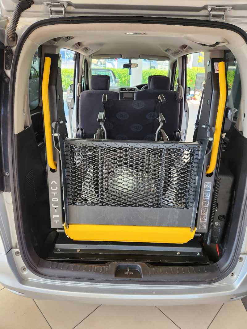2014 Nissan Serena 2,0L 2014 Cyprus