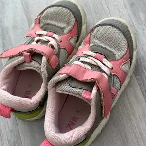 Zara sneakers size 26, Επαρχία Λεμεσού — Λεμεσός - Μέσα Γειτονιά