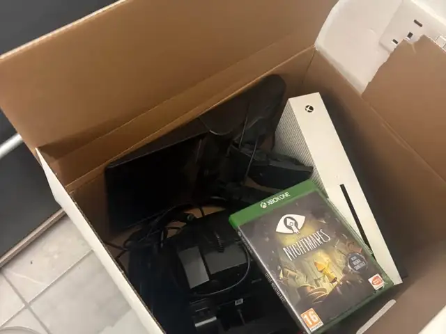 Xbox one s + 1 game +monitor 32 curved samsung+ steering wheel hori + controler, Επαρχία Λευκωσίας — Στρόβολος - Σταυρός