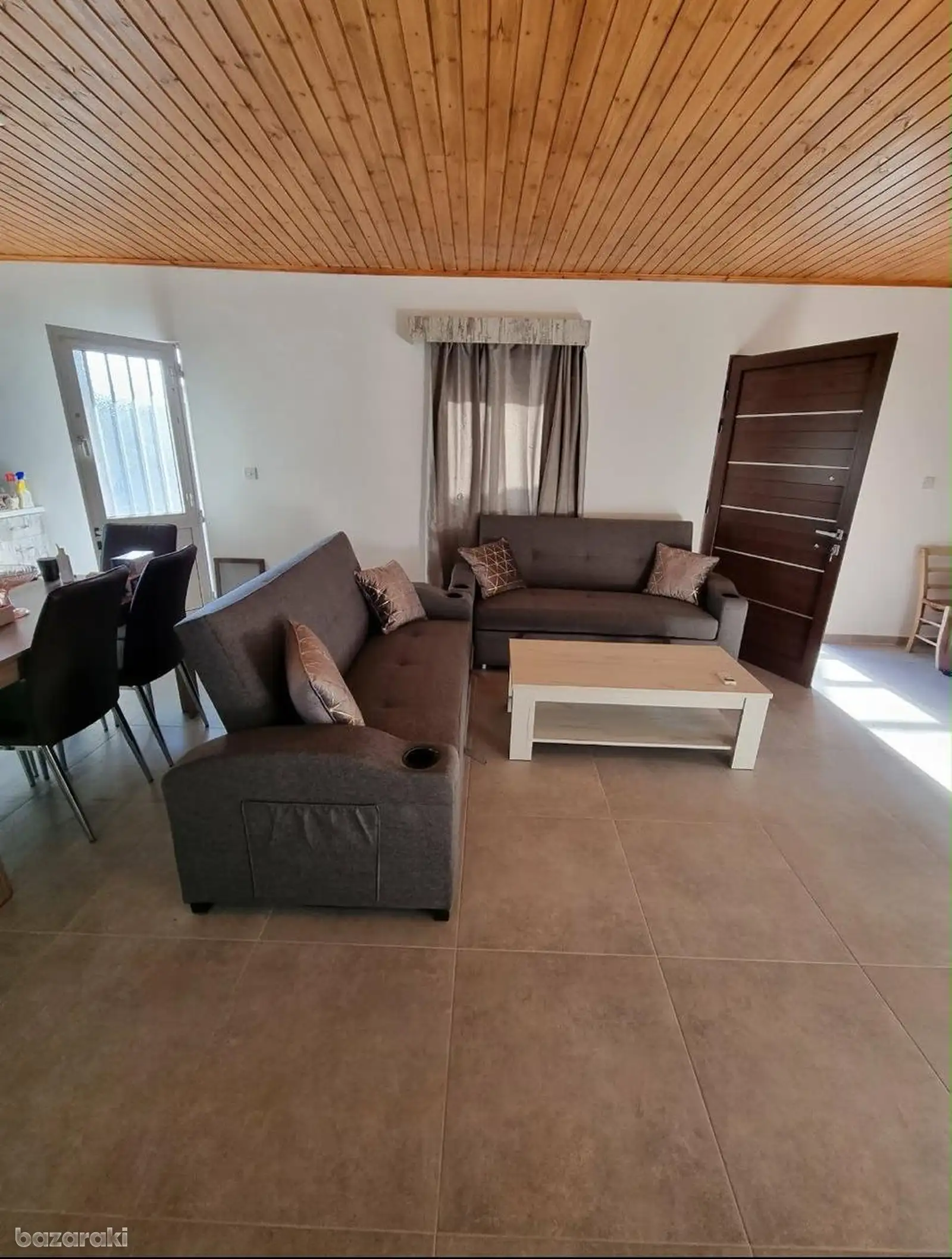 House, 2 bedrooms — 8