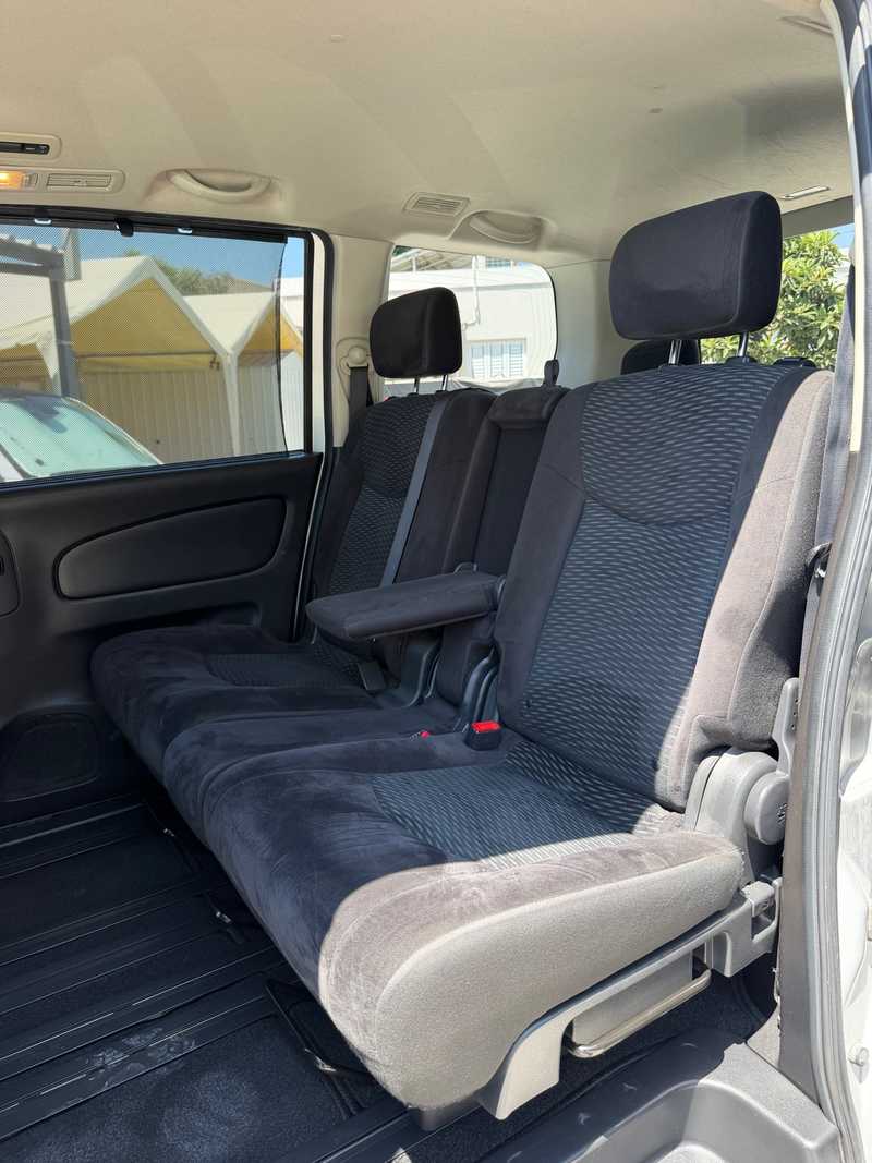 2015 Nissan Serena 2,0L 2015 Cyprus
