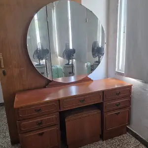 Vanity table, Επαρχία Λευκωσίας — Αγίοι Τριμιθιάς