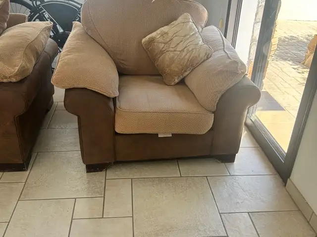 Dfs 3 seater/2 seater/chair & pouf, Επαρχία Λάρνακας — Κίτι