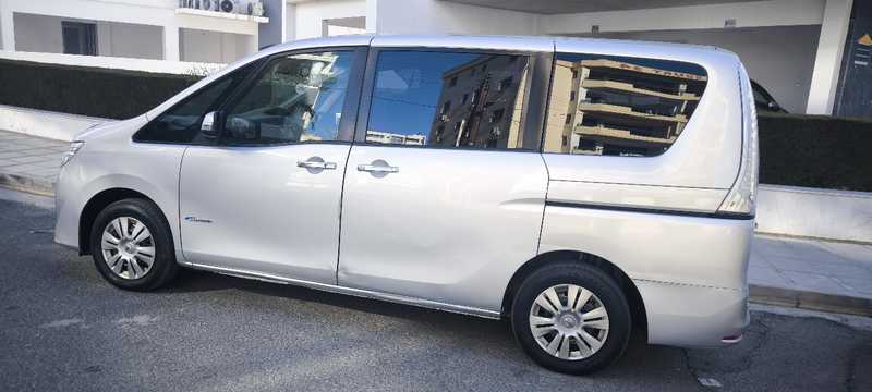 2016 Nissan Serena 2,0L 2016 Cyprus