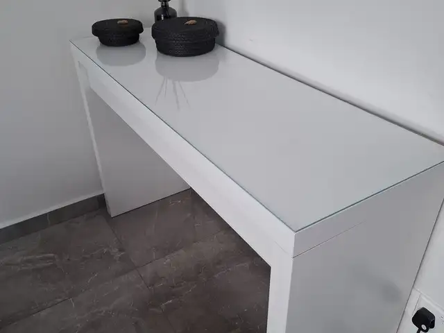 Έπιπλο δωματίου για κοσμήματα και μακιγιαζ, Επαρχία Λευκωσίας — Στρόβολος - Άγιος Βασίλειος