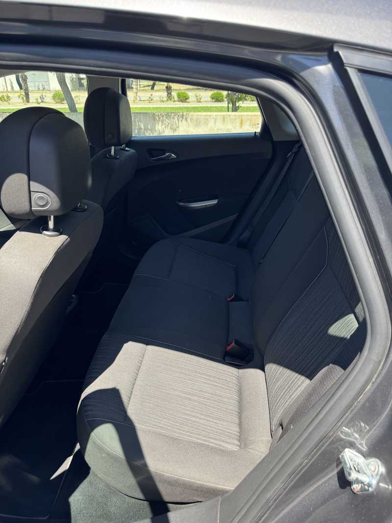 2010 Opel, Vauxhall Astra 1,6L 2010 Cyprus