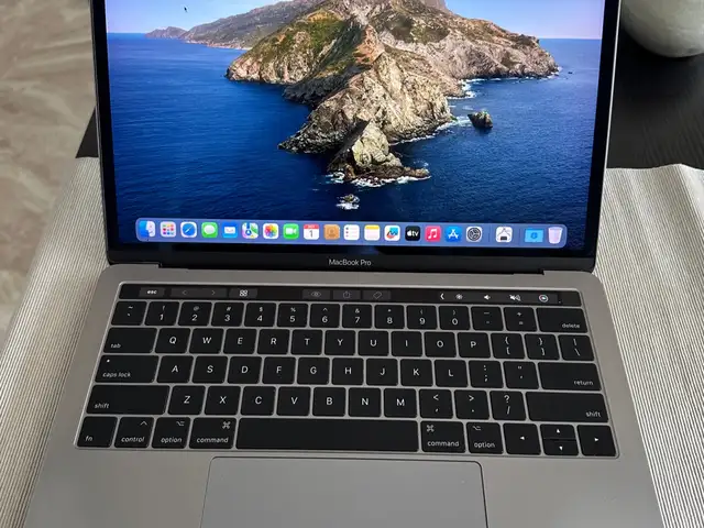New battery macbook pro 13 2017 i5 16gb 500gb ssd with case, Limassol — Limassol Marina