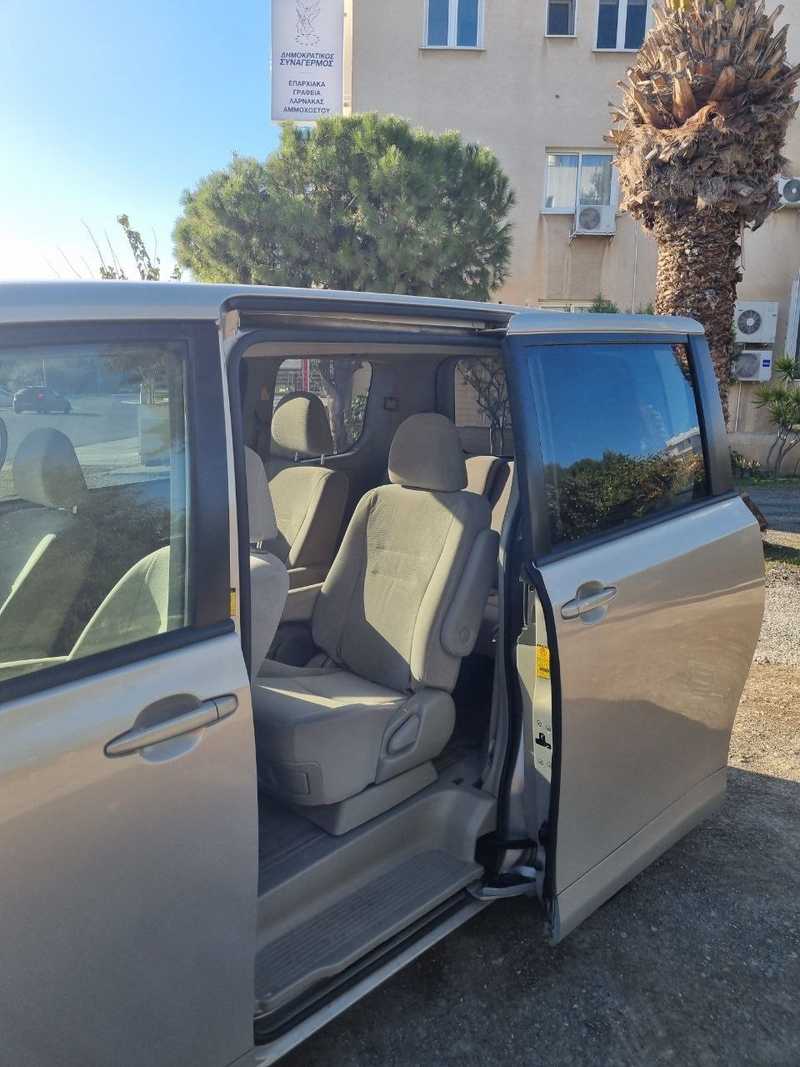 2015 Toyota Noah 1,6L 2015 Cyprus