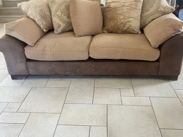 Dfs 3 seater/2 seater/chair & pouf, Larnaca — Kiti - 3