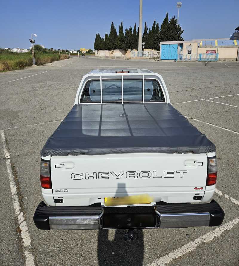2002 Isuzu Pick-up 2,5L 2002 Cyprus