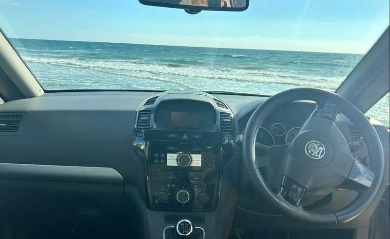 2011 Opel, Vauxhall Zafira 1,7L 2011 Cyprus