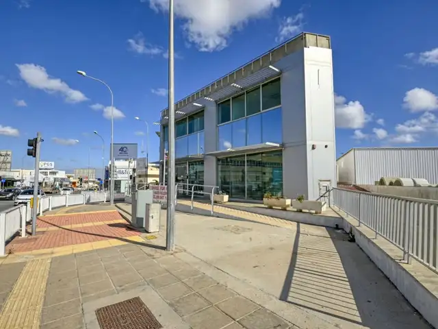 1st floor office space for rent in central location in paralimni, Famagusta — Paralimni - 8