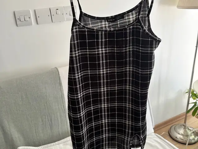Checkered and black short dress, Επαρχία Λευκωσίας — Αγλαντζιά