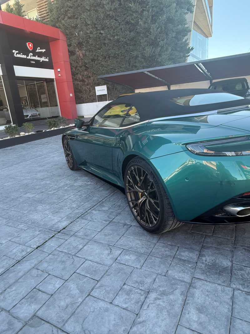 Aston Martin DB12 4,0L 2024