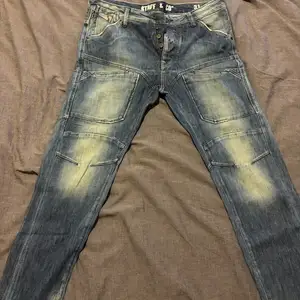 Staff jeans, Nicosia — GSP Area