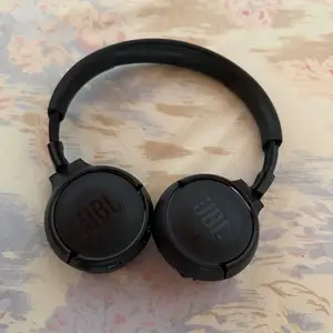 Jbl blootooth headphones, Επαρχία Λευκωσίας — Στρόβολος - Εθνομαρτ Κυπριανός