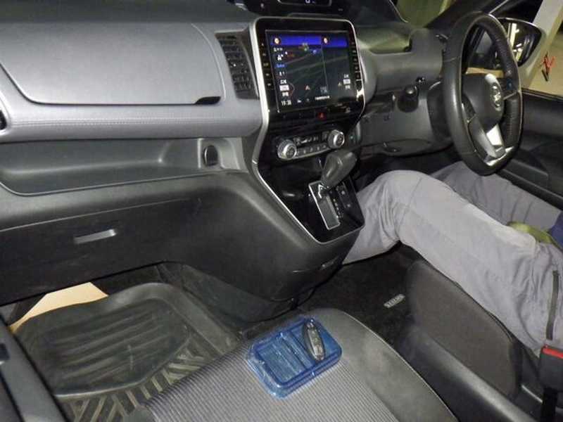 2021 Nissan Serena 2,0L 2021 Cyprus