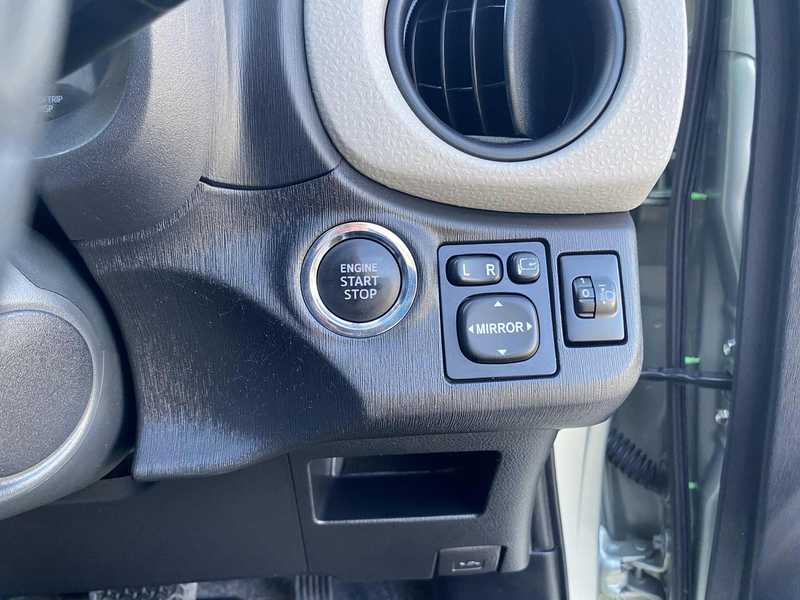 2013 Toyota Vitz 1,3L 2013 Cyprus