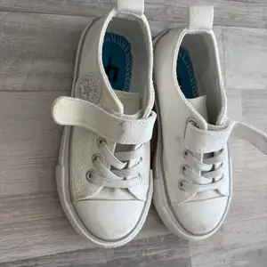 Trainers, no insoles included, Επαρχία Λεμεσού — Λεμεσός - Μέσα Γειτονιά
