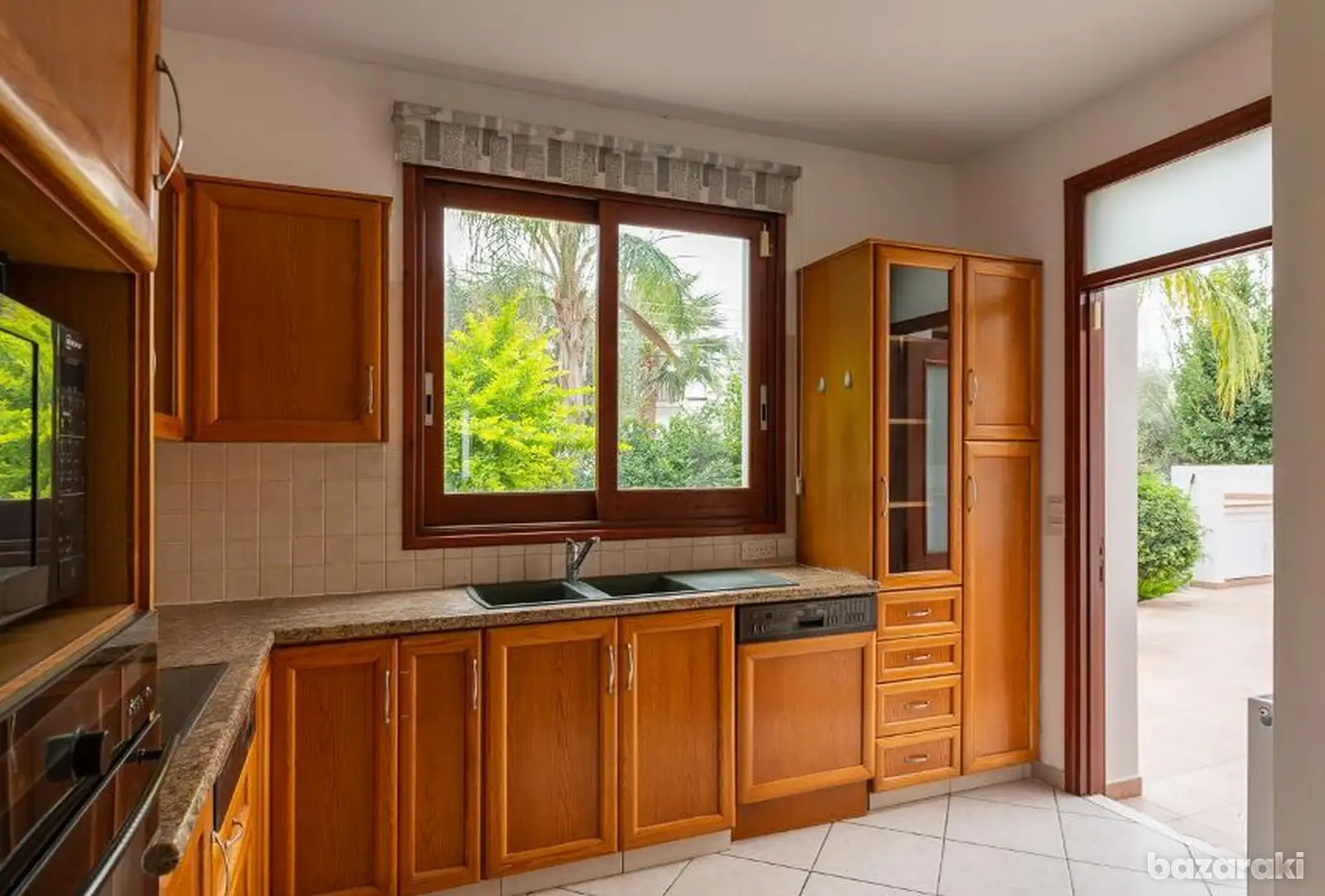 Villa, 5 bedrooms — 9