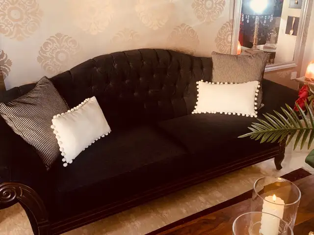 2 seat and 3 seat couch velvet black with pillows 3 year old brand new never use, Limassol — Limassol - Mesa Geitonia