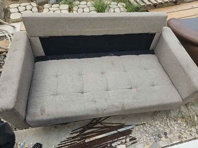 Old sofas for free, Larnaca — Larnaka - Chrysopolitissa