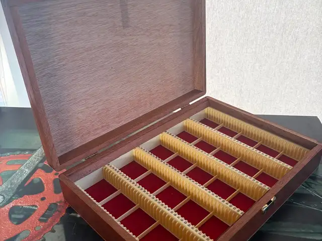 Vintage 1970s wooden, 35mm slide box -solid wood- hold up to 100 standard slides, Paphos — Paphos - Agios Theodoros