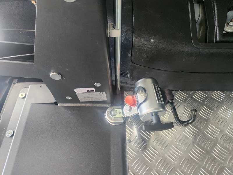 2014 Nissan Serena 2,0L 2014 Cyprus