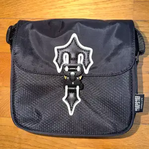 Trapstar irongate t crossbody bag black/white, Nicosia — Nicosia - Ag. Antonios