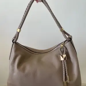 Michael kors taupe shoulder bag, Επαρχία Λεμεσού — Άγιος Αθανάσιος