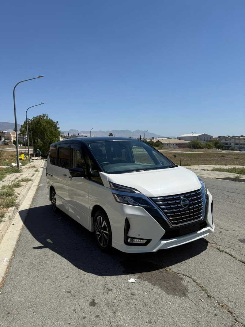 Nissan Serena 2,0L 2022