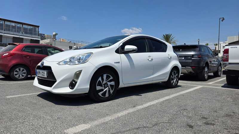 2015 Toyota Aqua 1,5L 2015 Cyprus