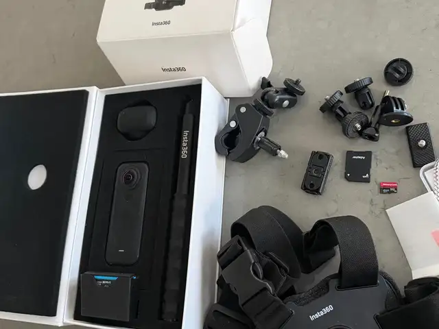Insta 360 x4 air 2 memory cards 256 gb extra parts chest strap 2 butterys stick, Επαρχία Λευκωσίας — Λευκωσία - Άγιος Αντώνιος