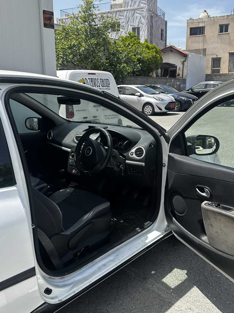 2011 Renault Clio 1,6L 2011 Cyprus