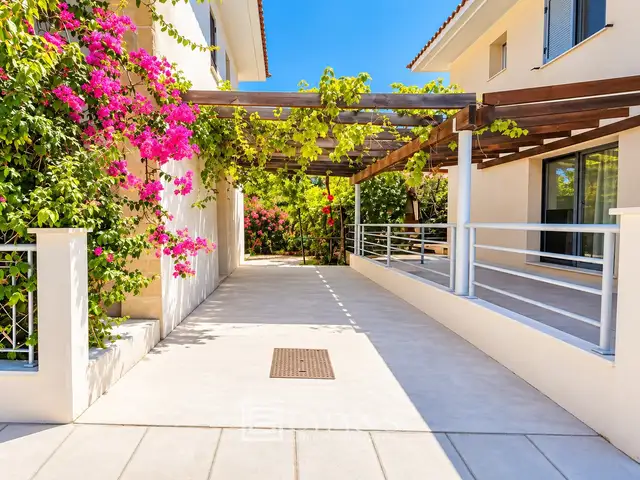 2-bedroom villa to rent, Paphos — Paphos - Universal - 3