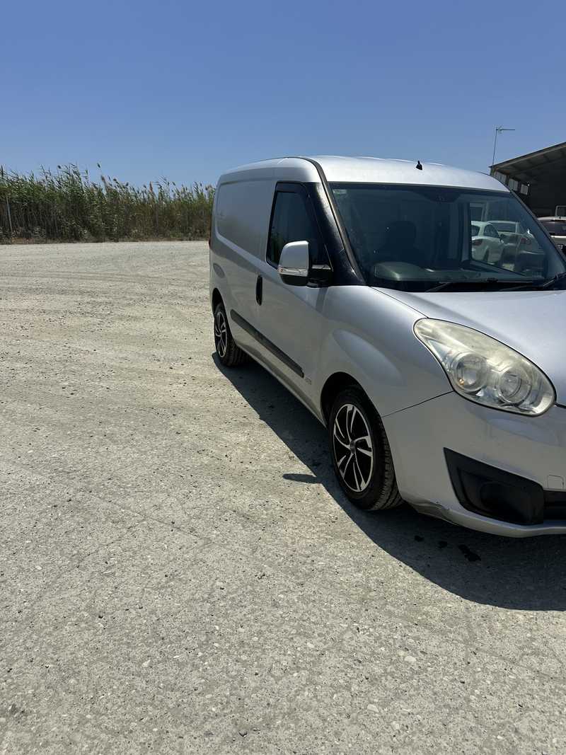 2015 Opel, Vauxhall Combo 1,4L 2015 Cyprus