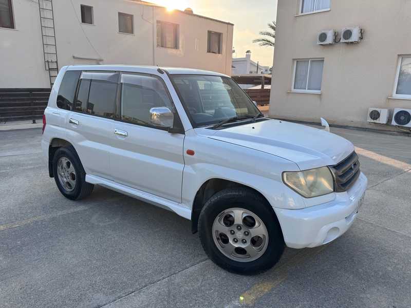 2001 Mitsubishi Pajero 2,0L 2001 Cyprus