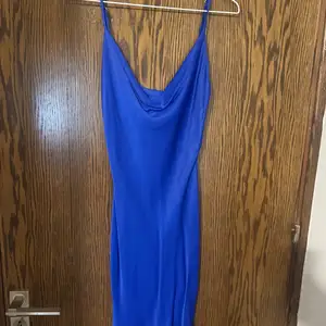Dark blue dress, Επαρχία Λευκωσίας — Λευκωσία - Καϊμακλί