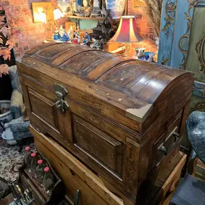 Antique beautiful wooden chest brass inlaid trunk, Nicosia — Strovolos - Dasoupolis