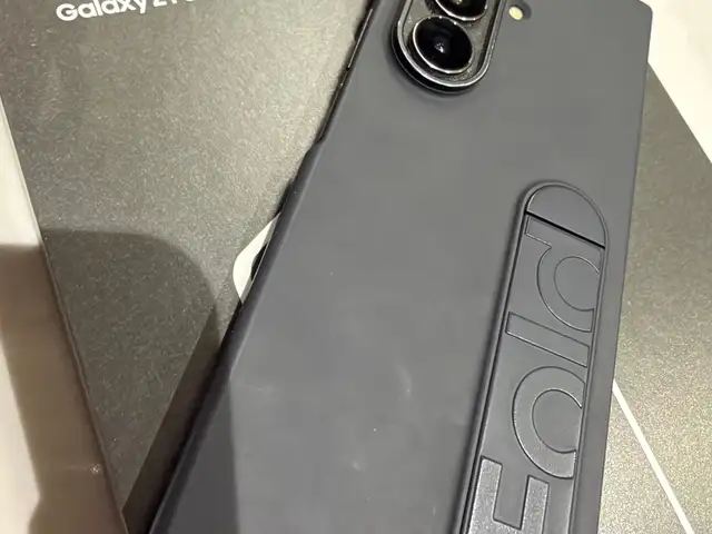Samsung galaxy z fold 7 black, Επαρχία Λευκωσίας — Λατσιά - Άγιος Γεώργιος