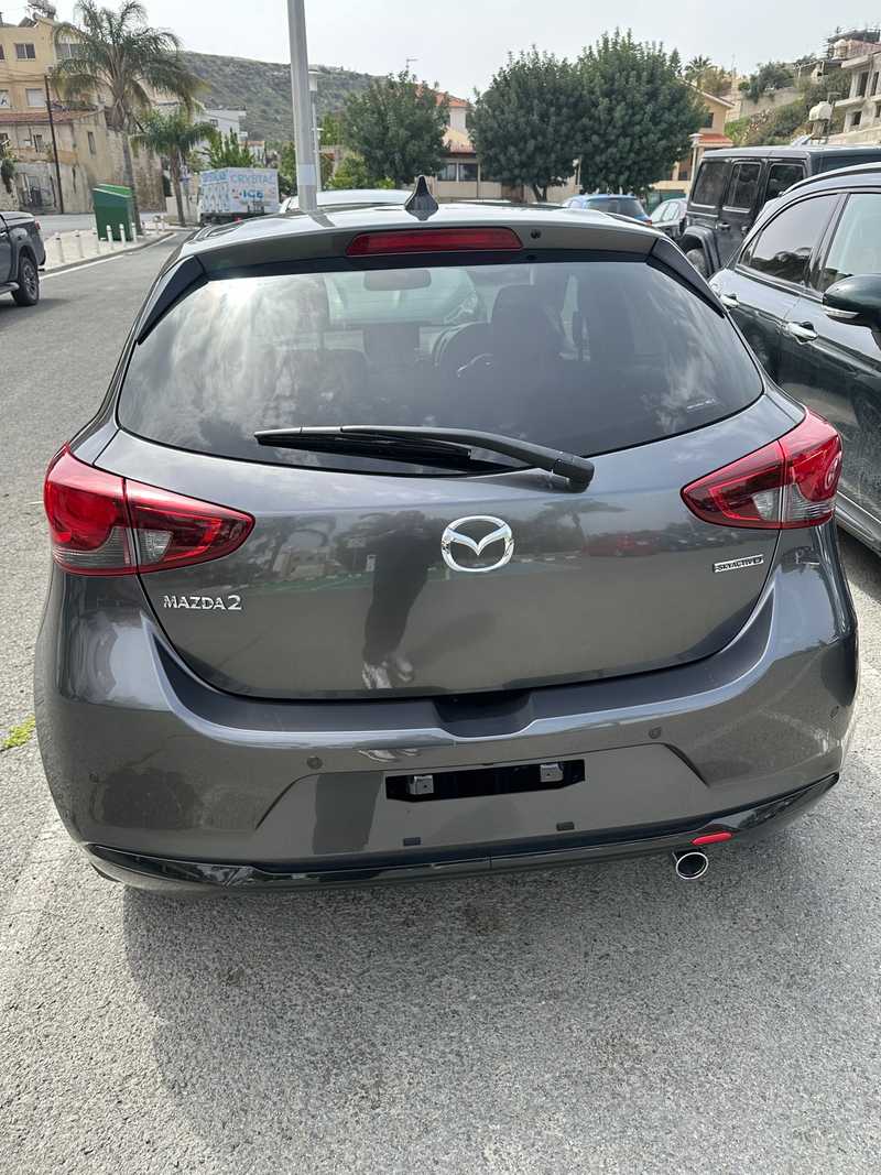 Mazda 2 4,9L 2024