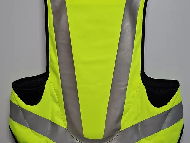 Helite turtle airbag vest hi-viz yellow, Nicosia — Strovolos - Chryseleousa - 2