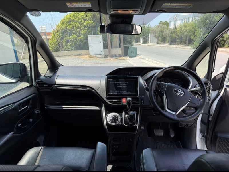 2018 Toyota Esquire 2,0L 2018 Cyprus
