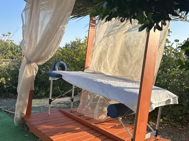 Professional massage table, Larnaca — Kivisili