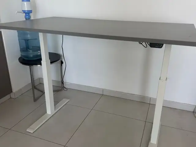 Ikea rodulf office desk, Επαρχία Λευκωσίας — Λατσιά - Άγιος Γεώργιος