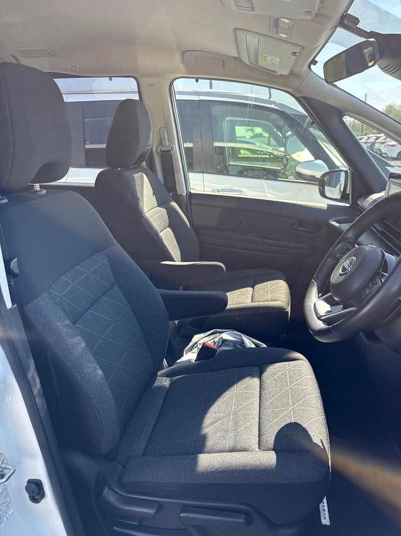 2023 Nissan Serena 2,0L 2023 Cyprus