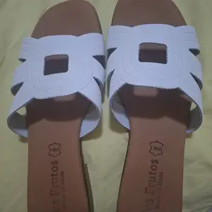 New sandals white colour, Επαρχία Λάρνακας — Δροσιά