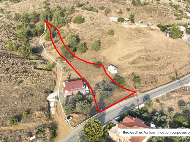 (Share) Residential Field 2174 m², Nicosia — Evrychou